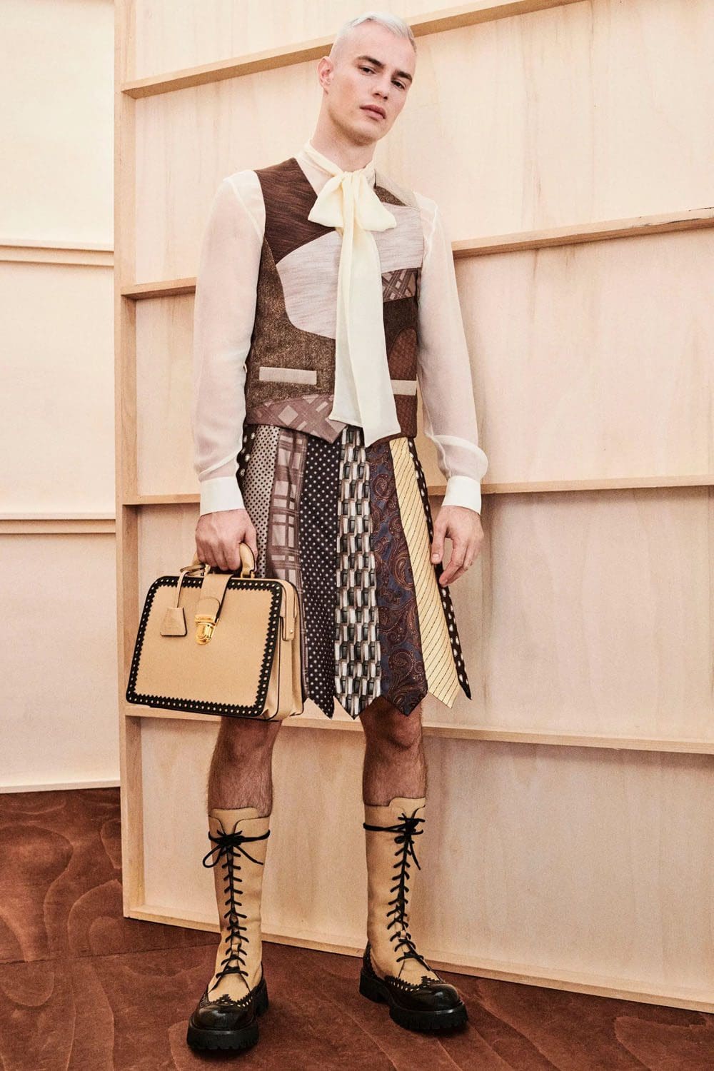 モスキーノ プレフォール 2023 Runway 雑誌14