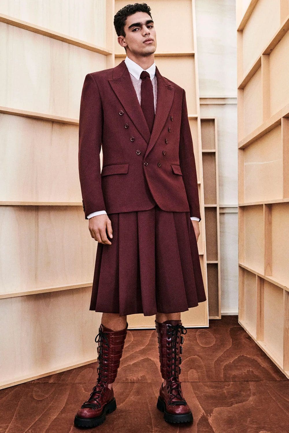 モスキーノ プレフォール 2023 Runway 雑誌50