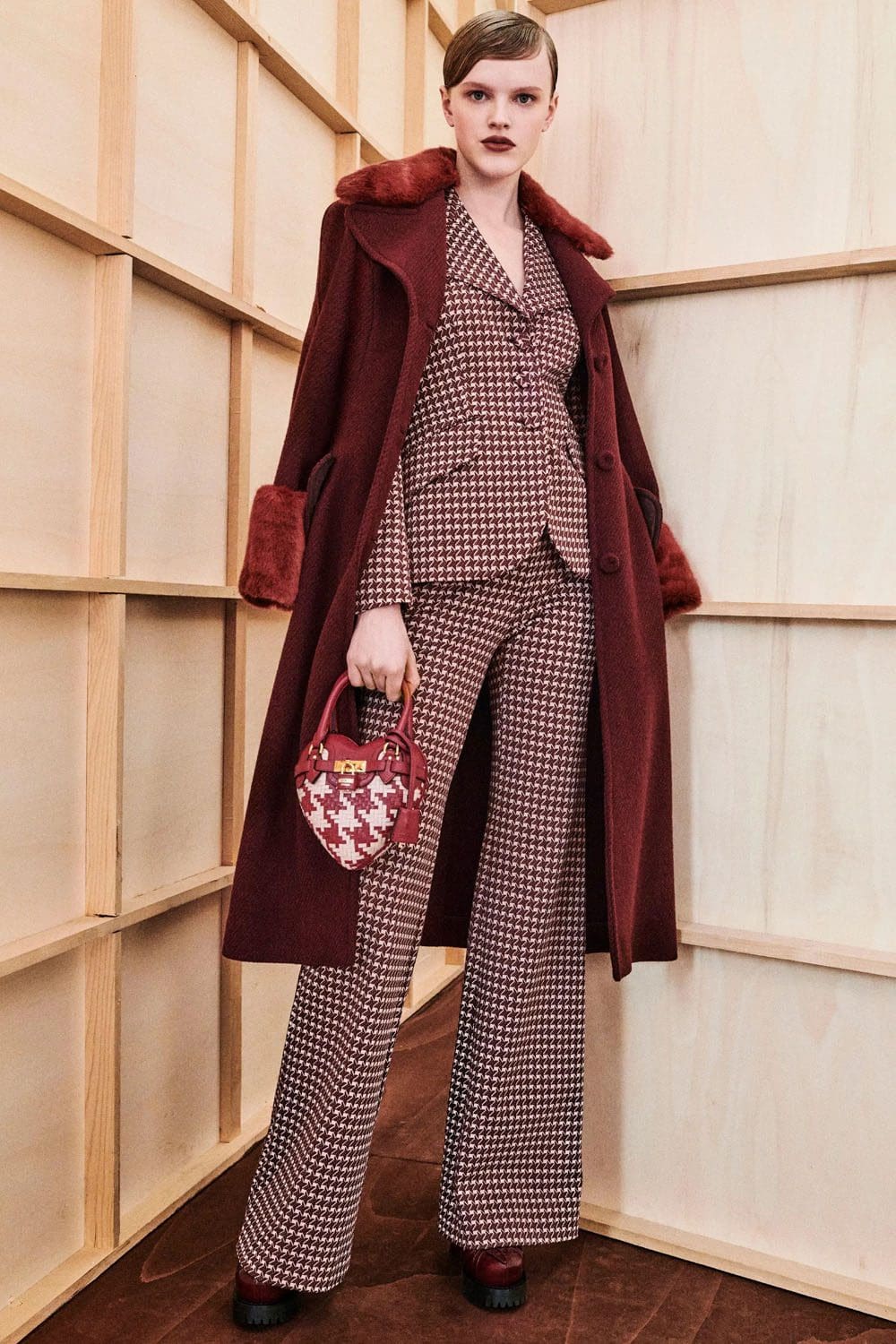 モスキーノ プレフォール 2023 Runway 雑誌52