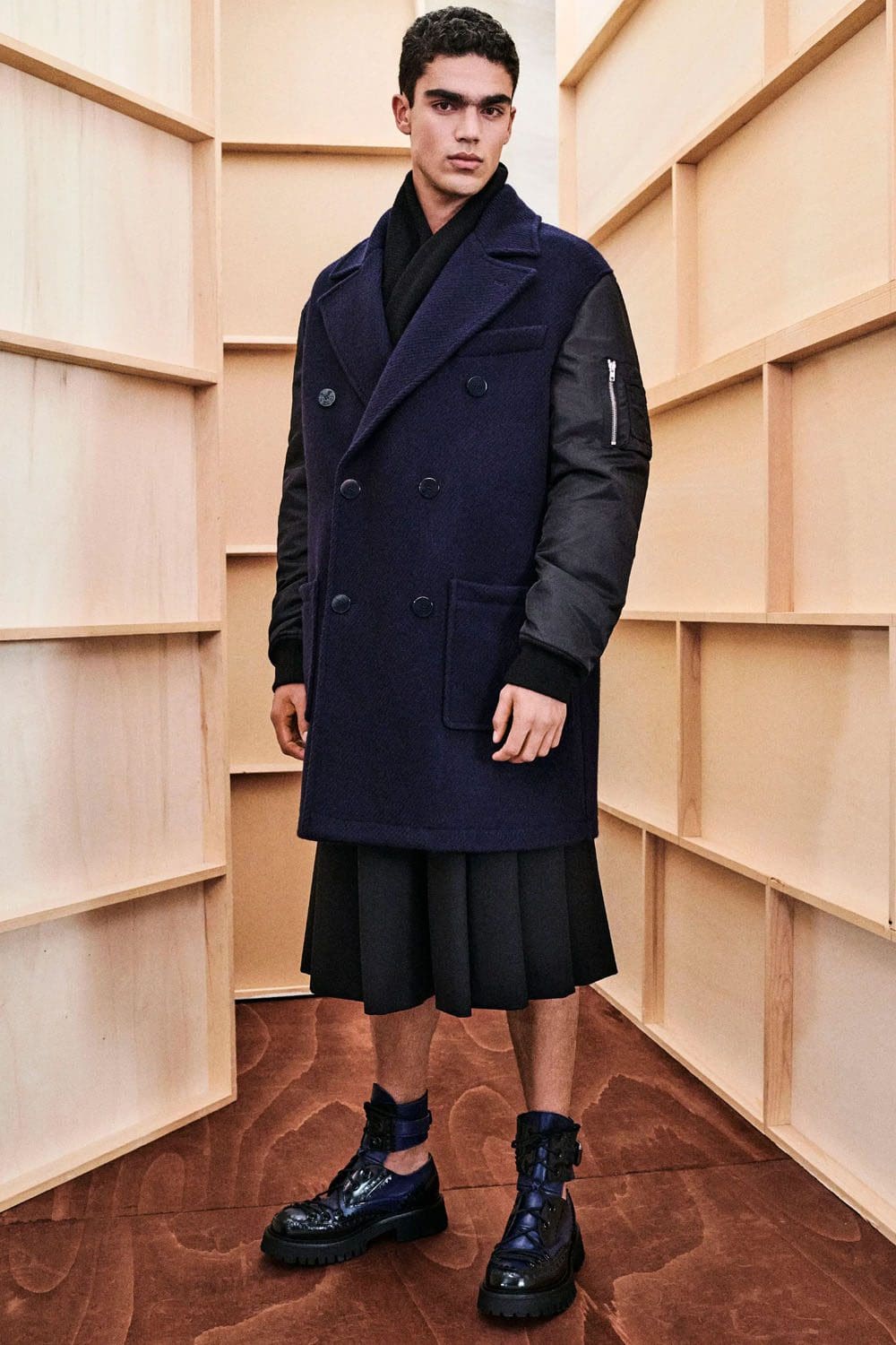 モスキーノ プレフォール 2023 Runway 雑誌59