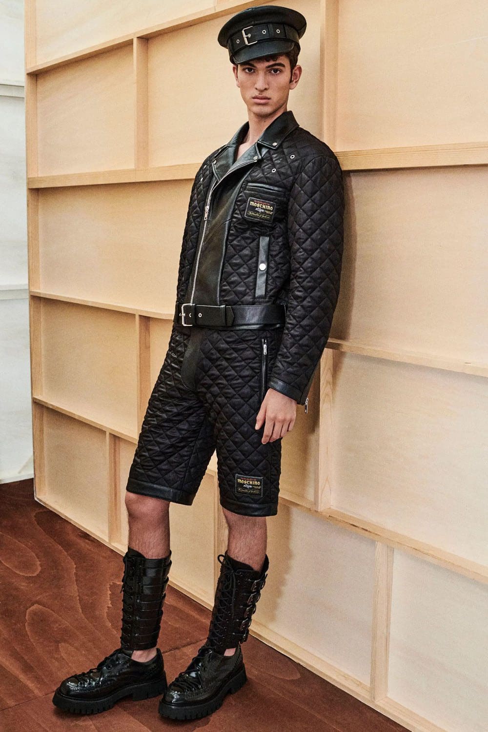 モスキーノ プレフォール 2023 Runway 雑誌66