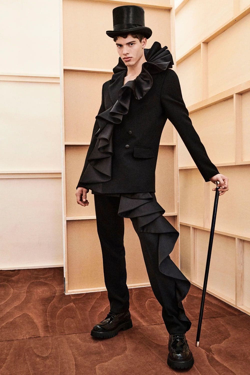 モスキーノ プレフォール 2023 Runway 雑誌76