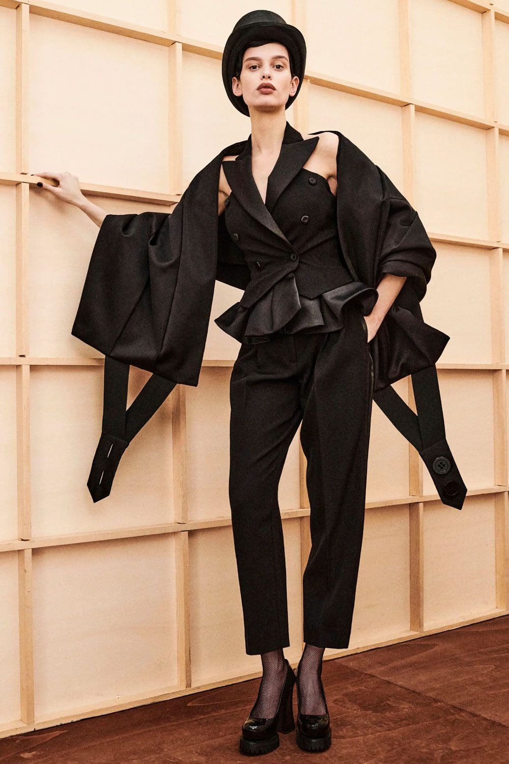 モスキーノ プレフォール 2023 Runway 雑誌77