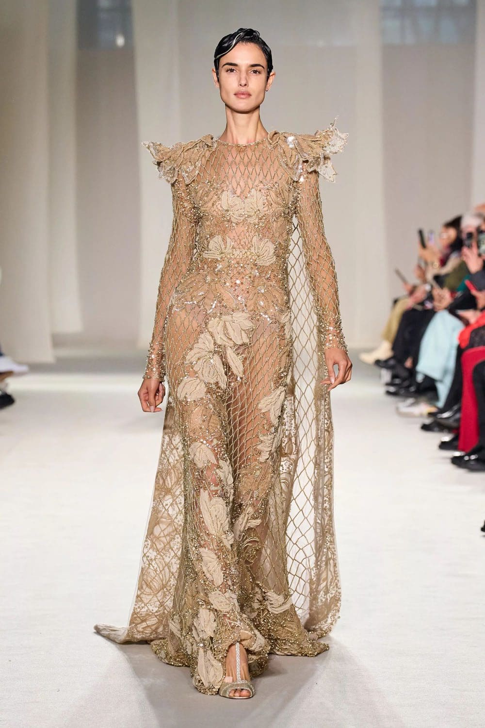 Elie Saab Haute Couture Весна-Лето 2023 Runway Журнал 20