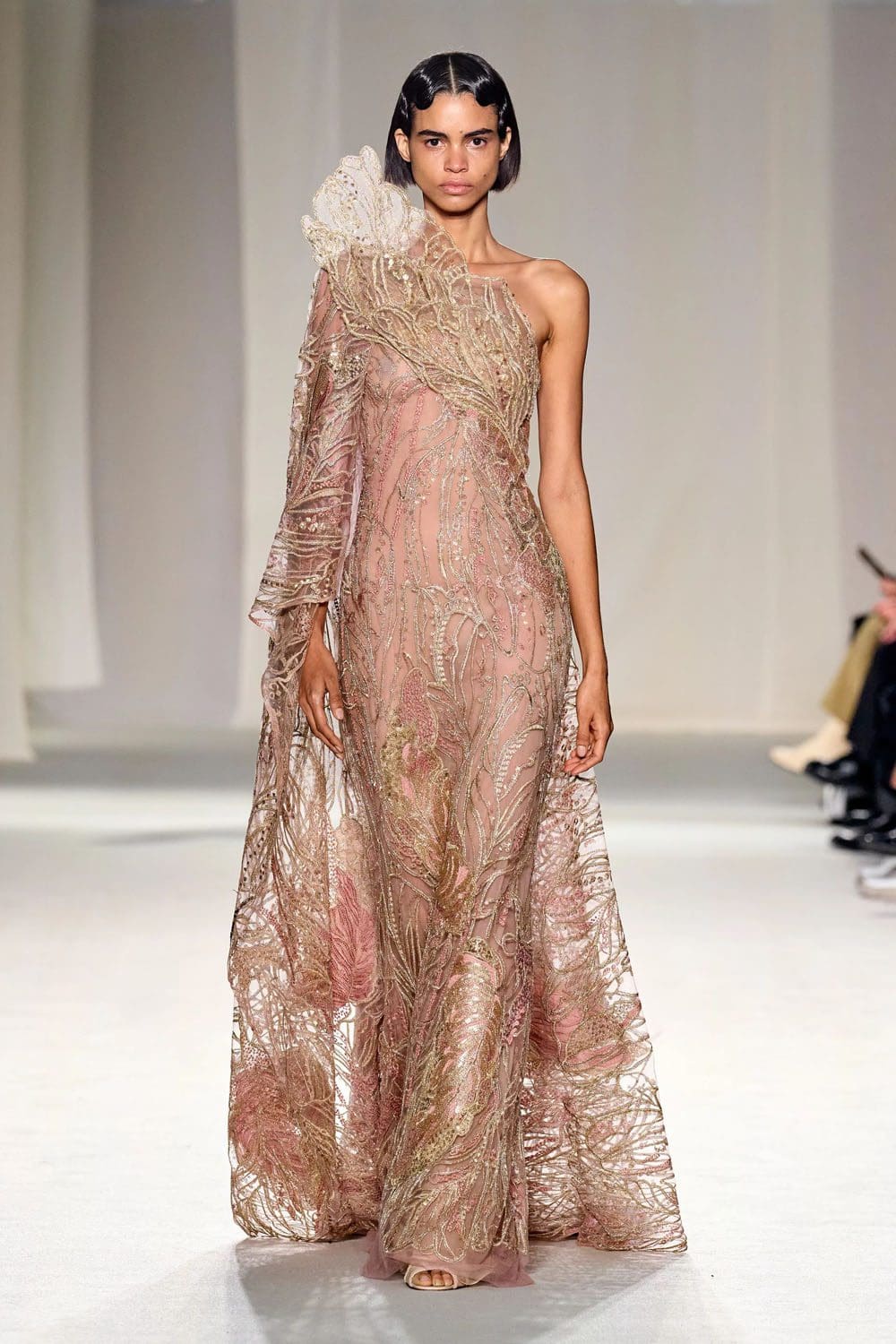 Elie Saab Haute Couture Весна-Лето 2023 Runway Журнал 21