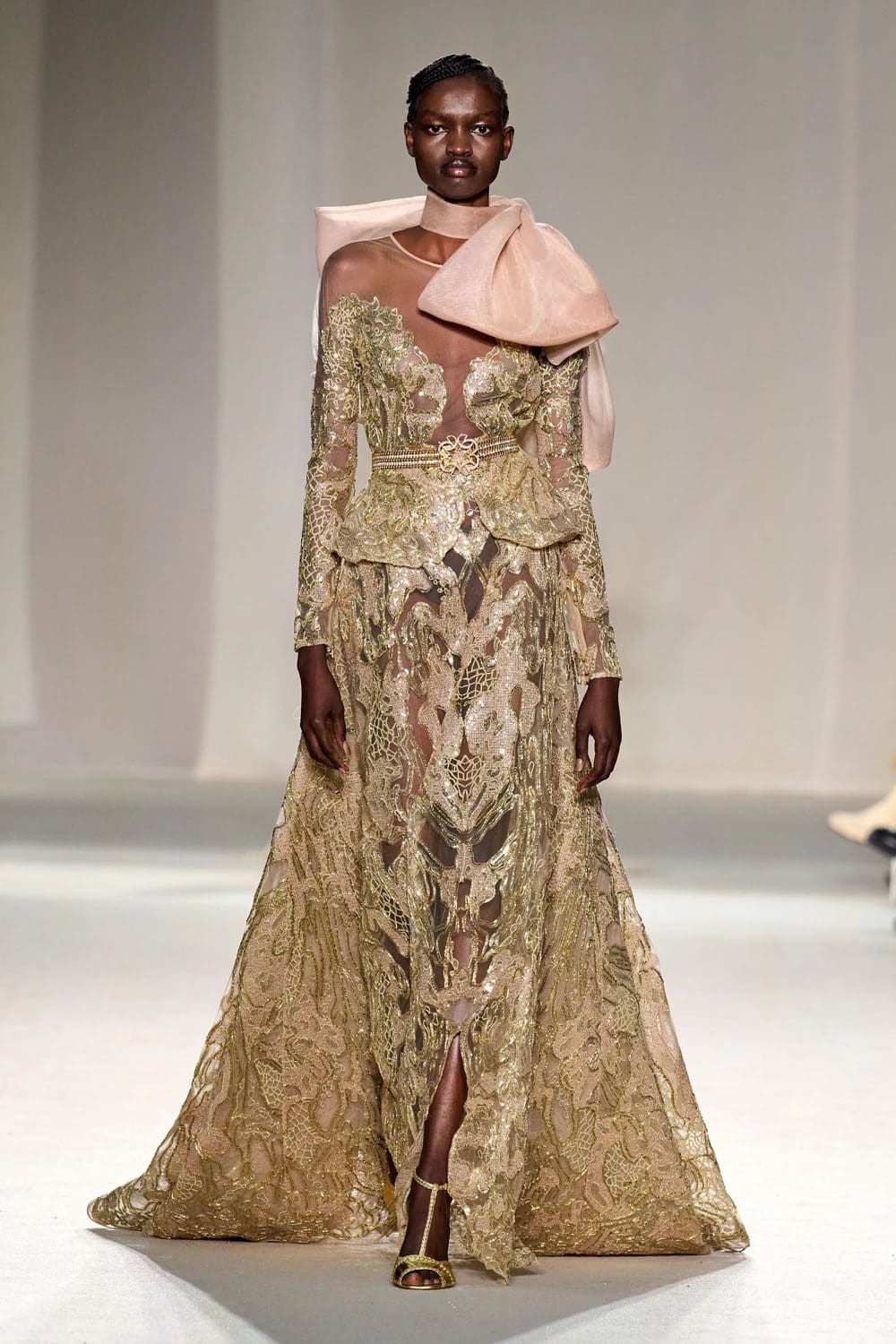 Elie Saab Haute Couture Весна-Лето 2023 Runway Журнал 31