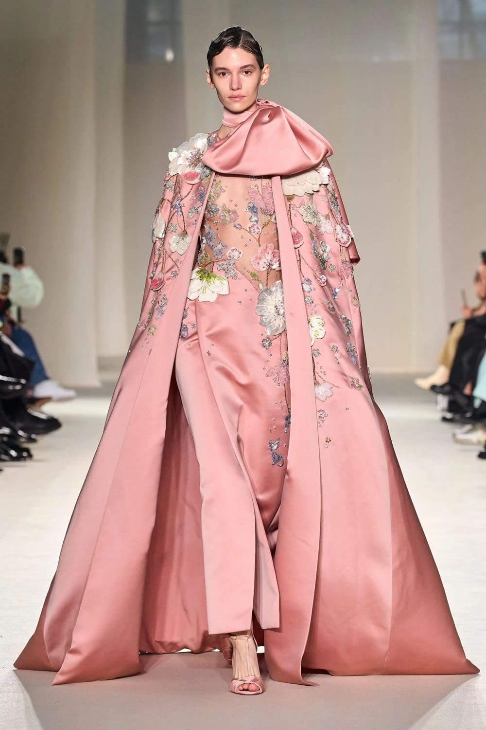Elie Saab Haute Couture Весна-Лето 2023 Runway Журнал 35