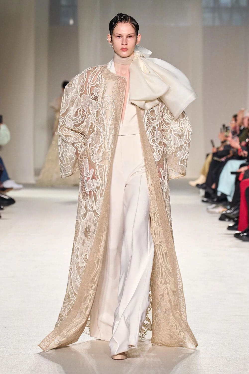 Elie Saab Haute Couture Весна-Лето 2023 Runway Журнал 37