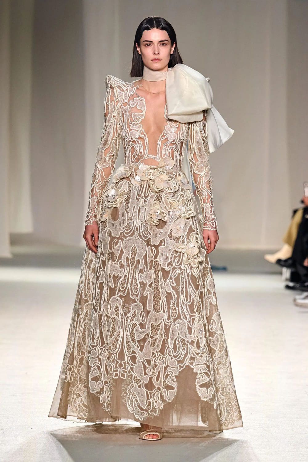 Elie Saab Haute Couture Весна-Лето 2023 Runway Журнал 38