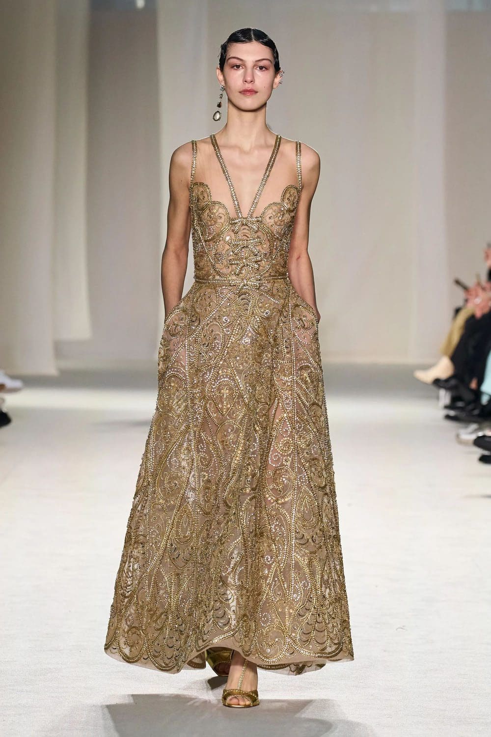 Elie Saab Haute Couture Весна-Лето 2023 Runway Журнал 4