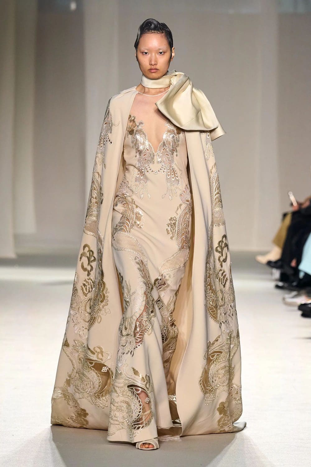 Elie Saab Haute Couture Весна-Лето 2023 Runway Журнал 42