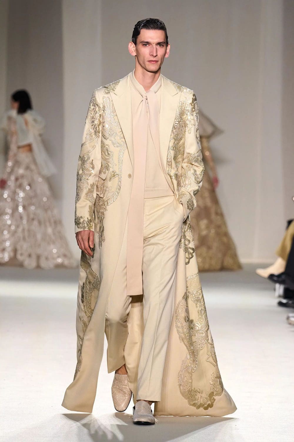 Elie Saab Haute Couture Весна-Лето 2023 Runway Журнал 43