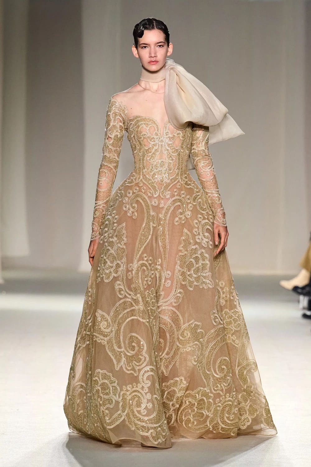 Elie Saab Haute Couture Весна-Лето 2023 Runway Журнал 44