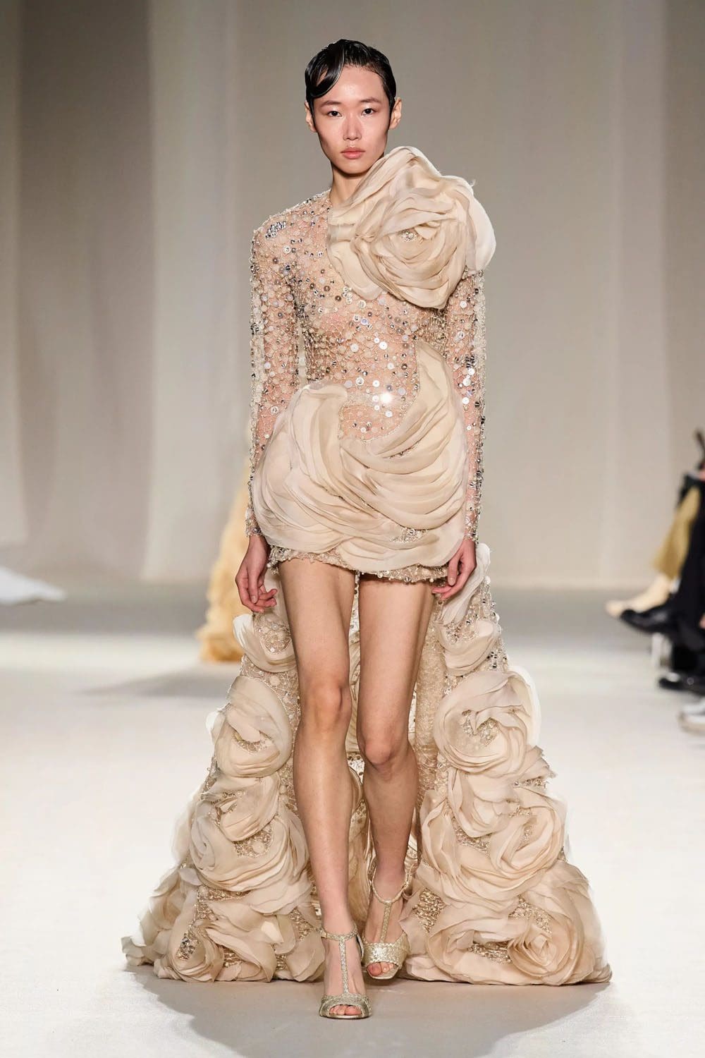 Elie Saab Haute Couture Весна-Лето 2023 Runway Журнал 45