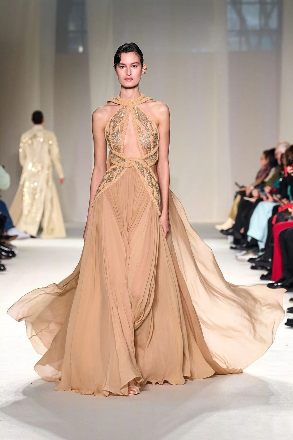 Elie Saab Haute Couture Весна-Лето 2023 Runway Журнал 47