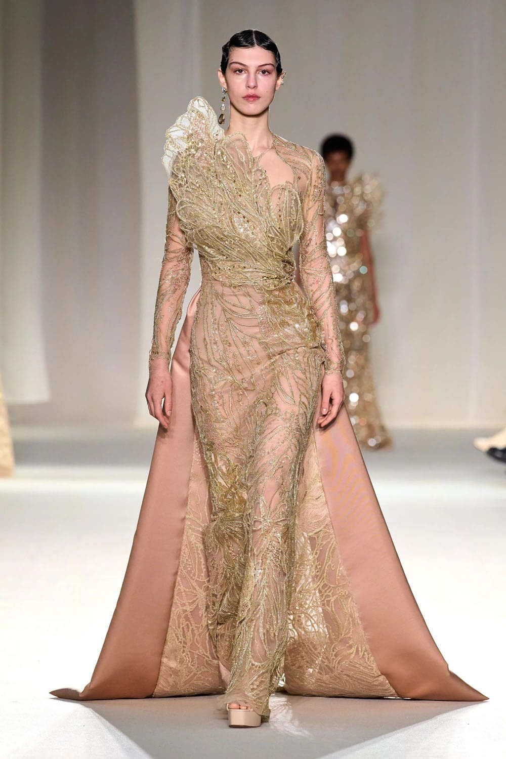 Elie Saab Haute Couture Весна-Лето 2023 Runway Журнал 48