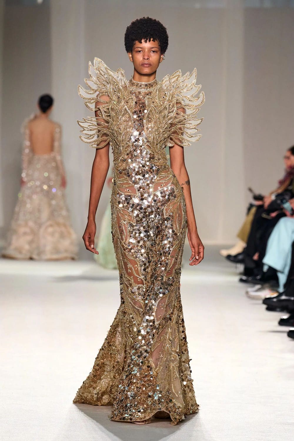 Elie Saab Haute Couture Весна-Лето 2023 Runway Журнал 49