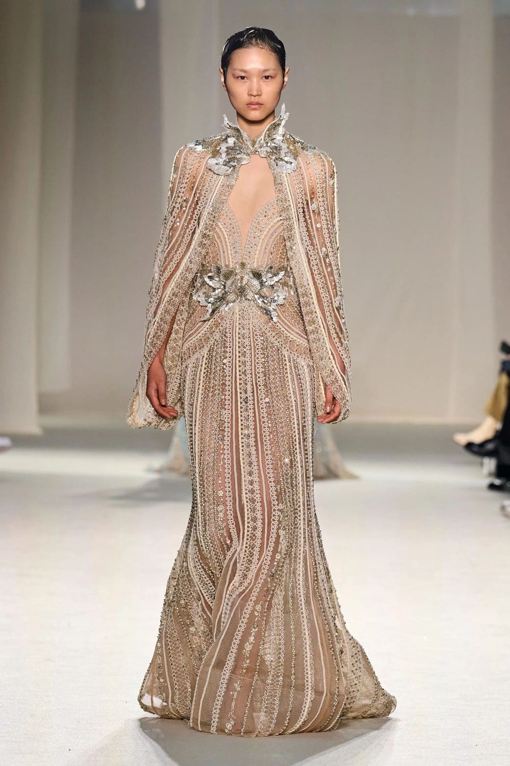 Elie Saab Haute Couture Весна-Лето 2023 Runway Журнал 54