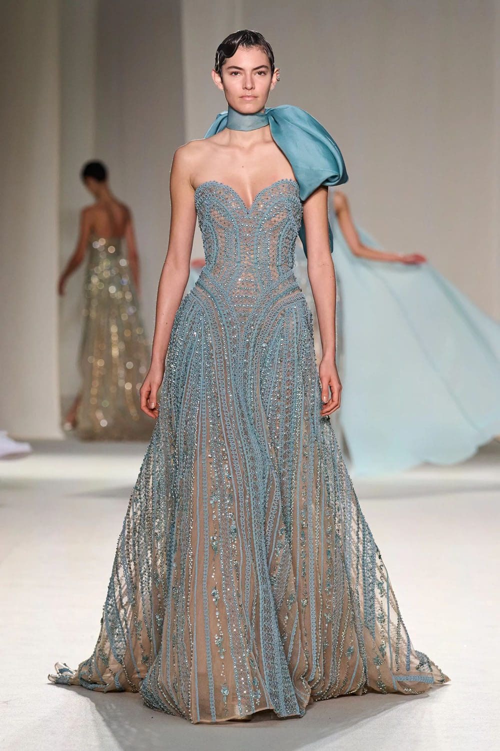 Elie Saab Haute Couture Весна-Лето 2023 Runway Журнал 55