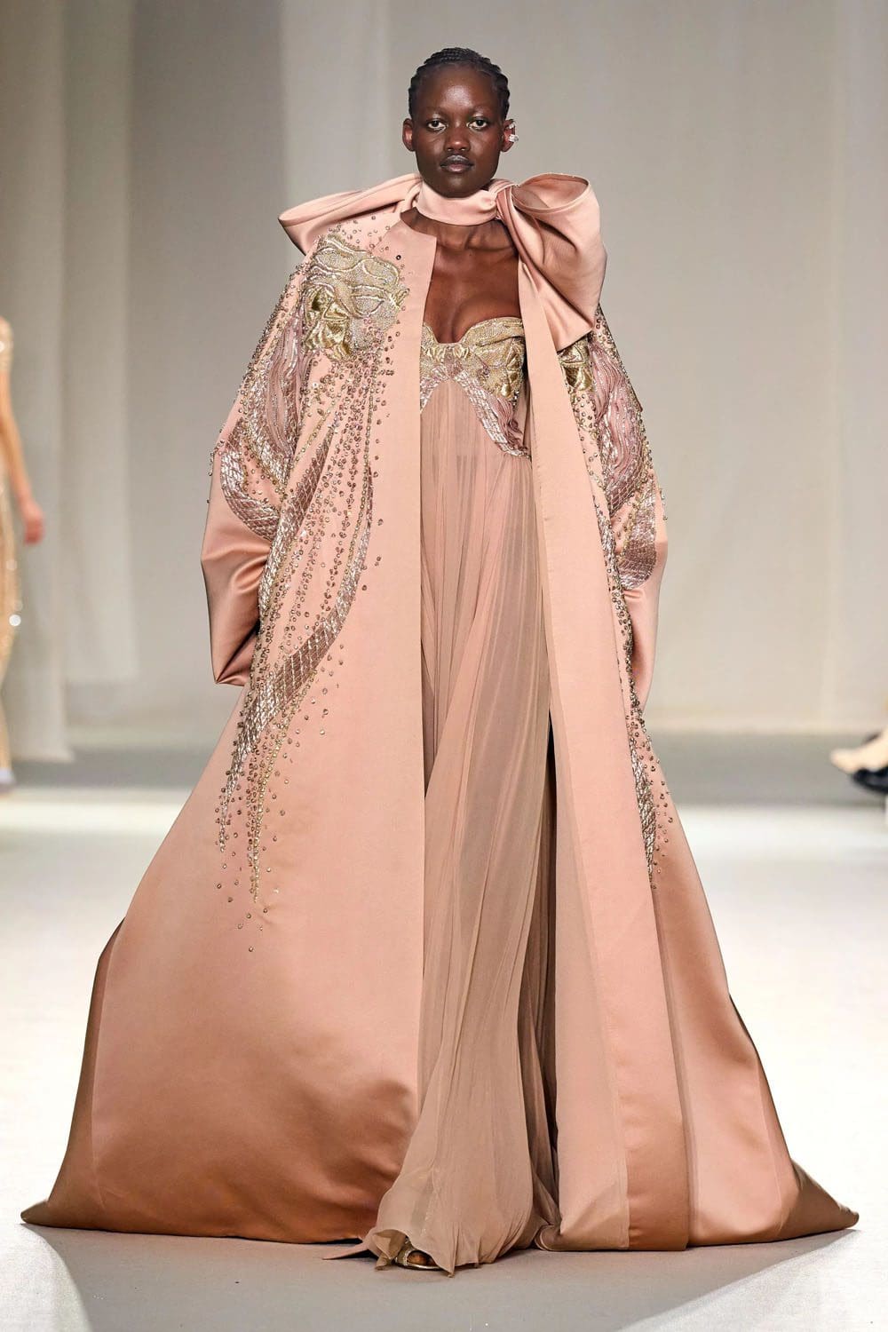 Elie Saab Haute Couture Весна-Лето 2023 Runway Журнал 57