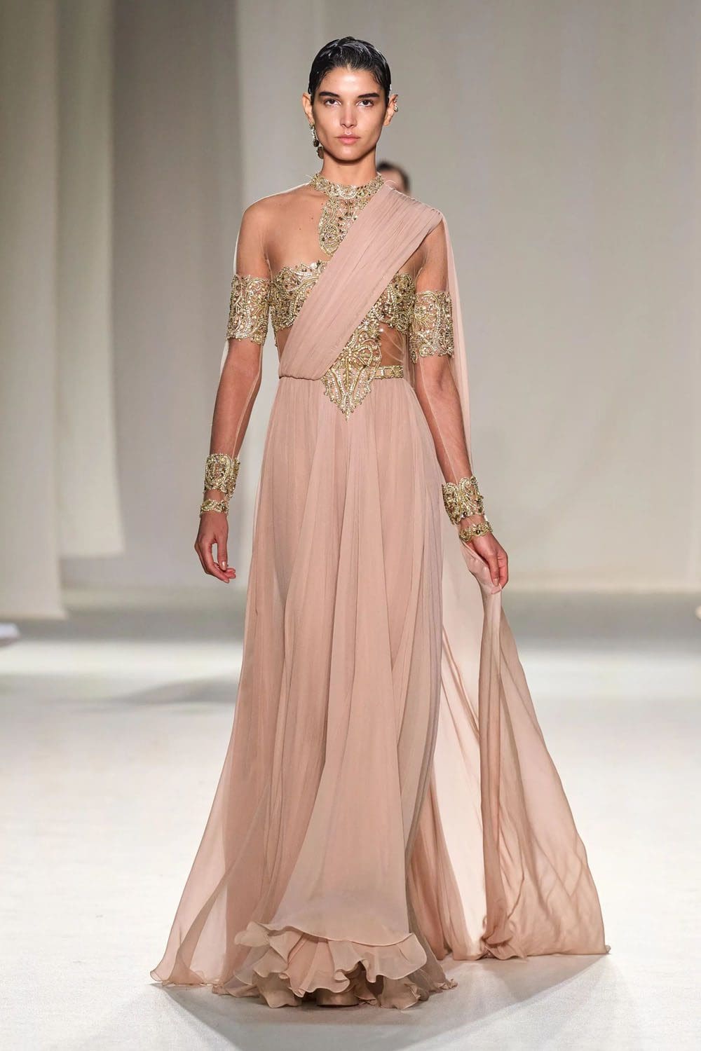 Elie Saab Haute Couture Весна-Лето 2023 Runway Журнал 58
