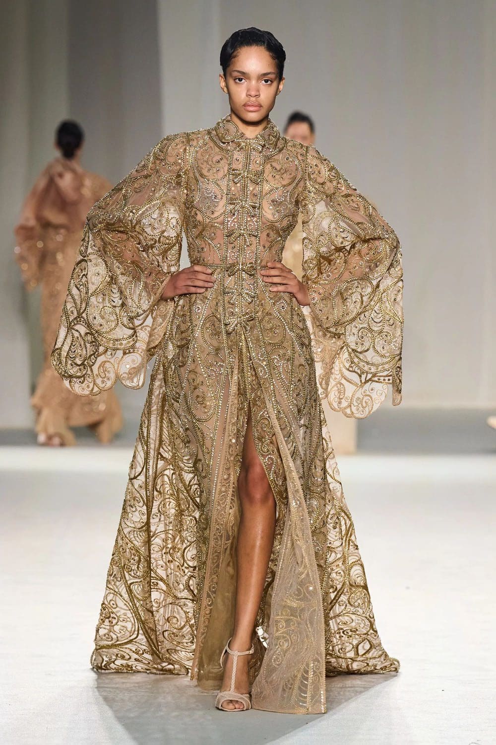 Elie Saab Haute Couture Весна-Лето 2023 Runway Журнал 6