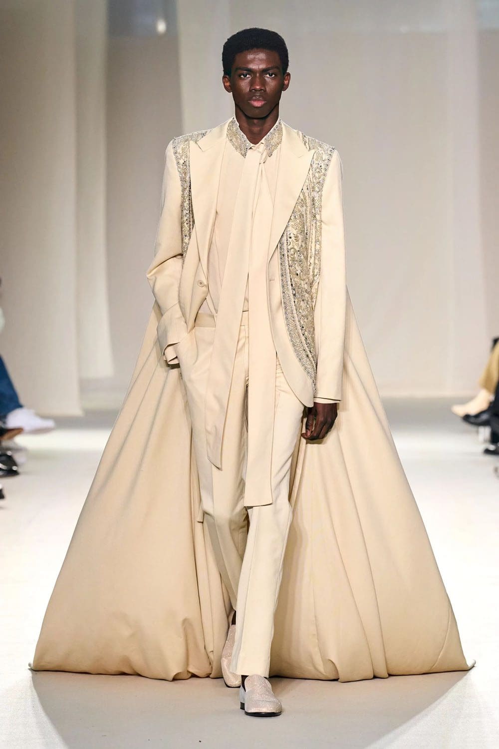 Elie Saab Haute Couture Весна-Лето 2023 Runway Журнал 62