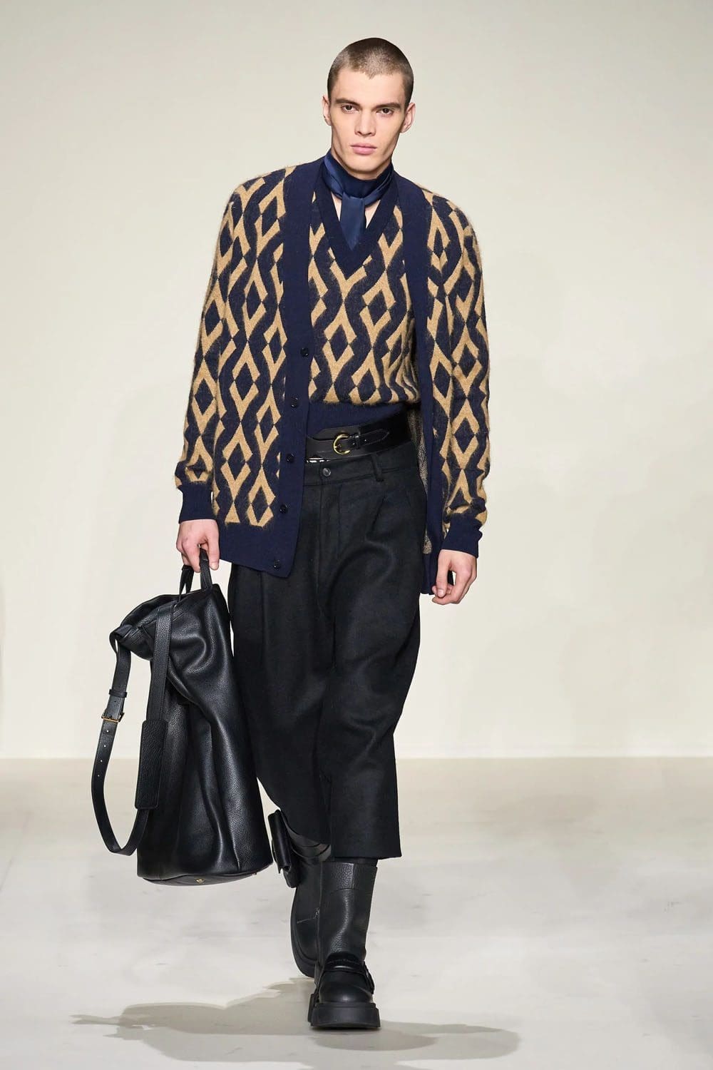 Emporio Armani 2023 秋冬 2024 男装 Runway 40杂志