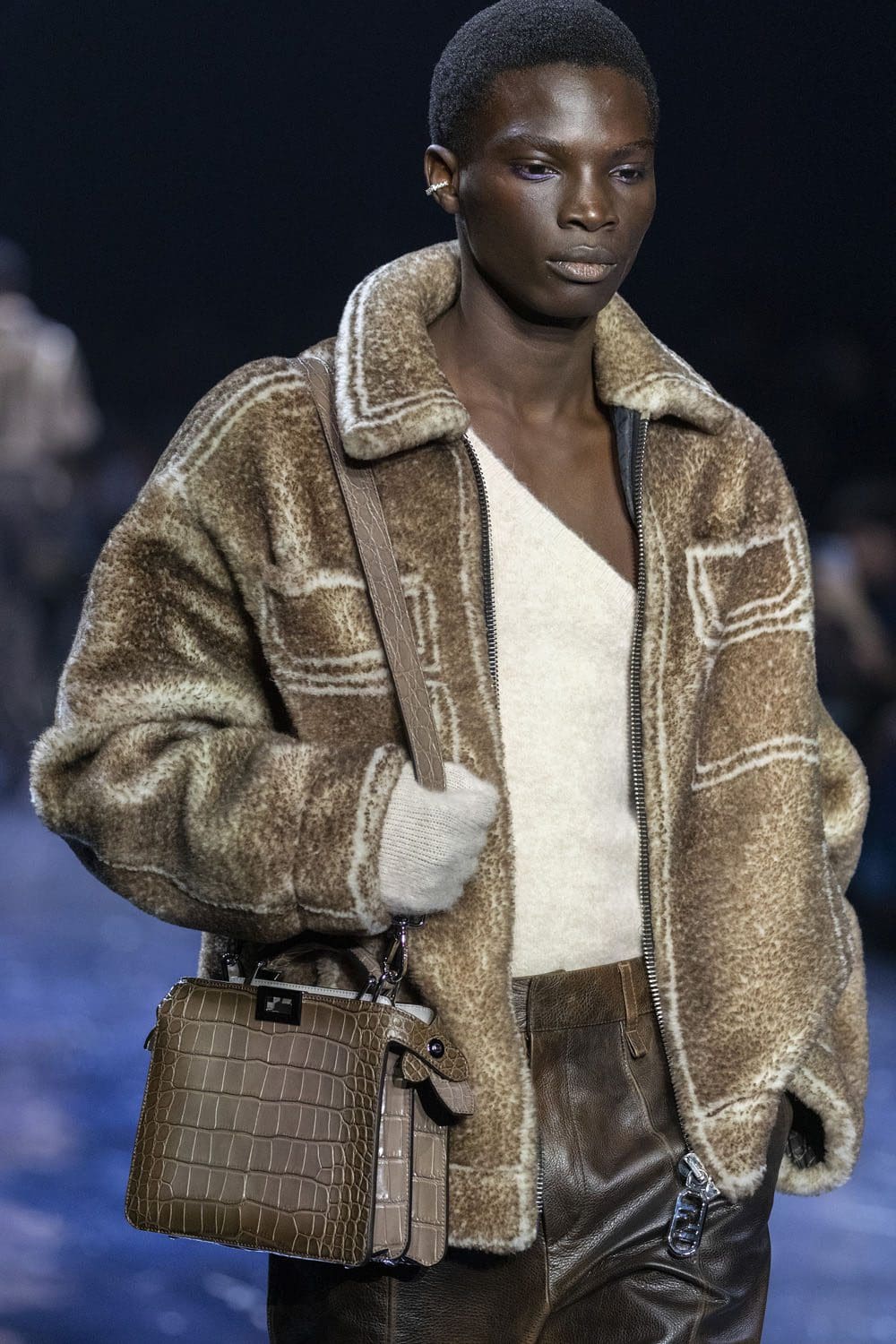 Fendi Close Up Fall 2023 2024 Мужская одежда Runway Журнал 15