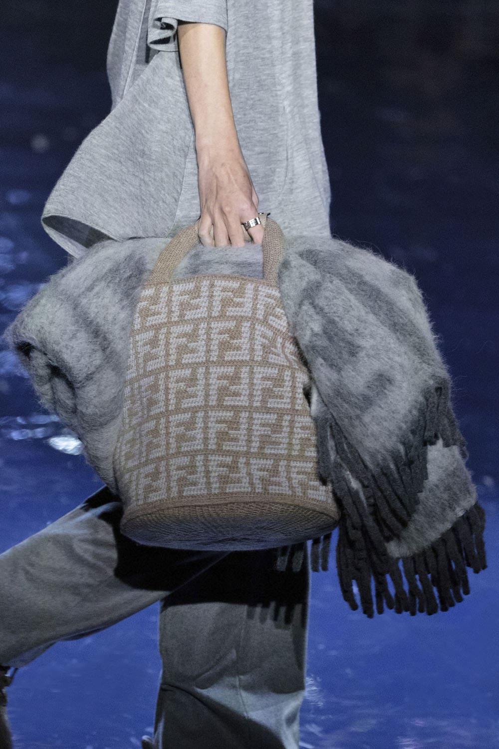 Fendi Close Up Fall 2023 2024 Мужская одежда Runway Журнал 31