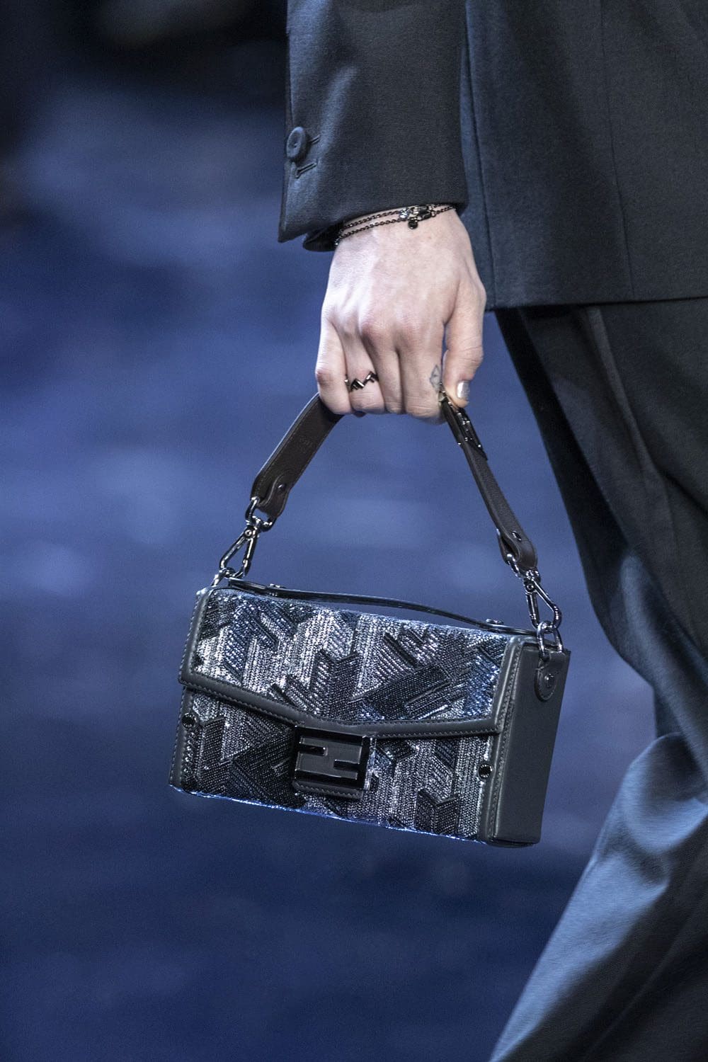 Fendi Close Up Fall 2023 2024 Мужская одежда Runway Журнал 68