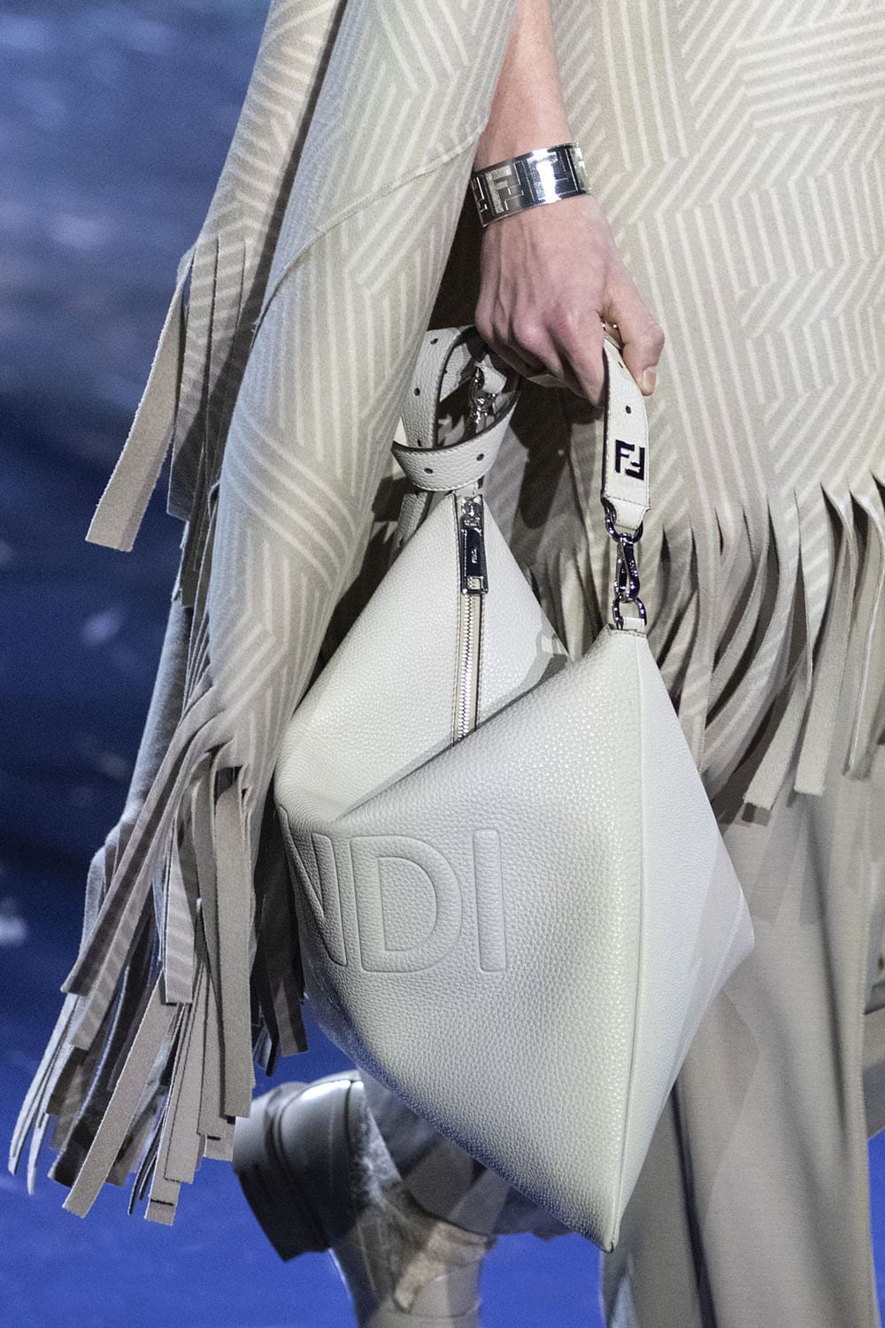 Fendi Close Up Fall 2023 2024 Мужская одежда Runway Журнал 9