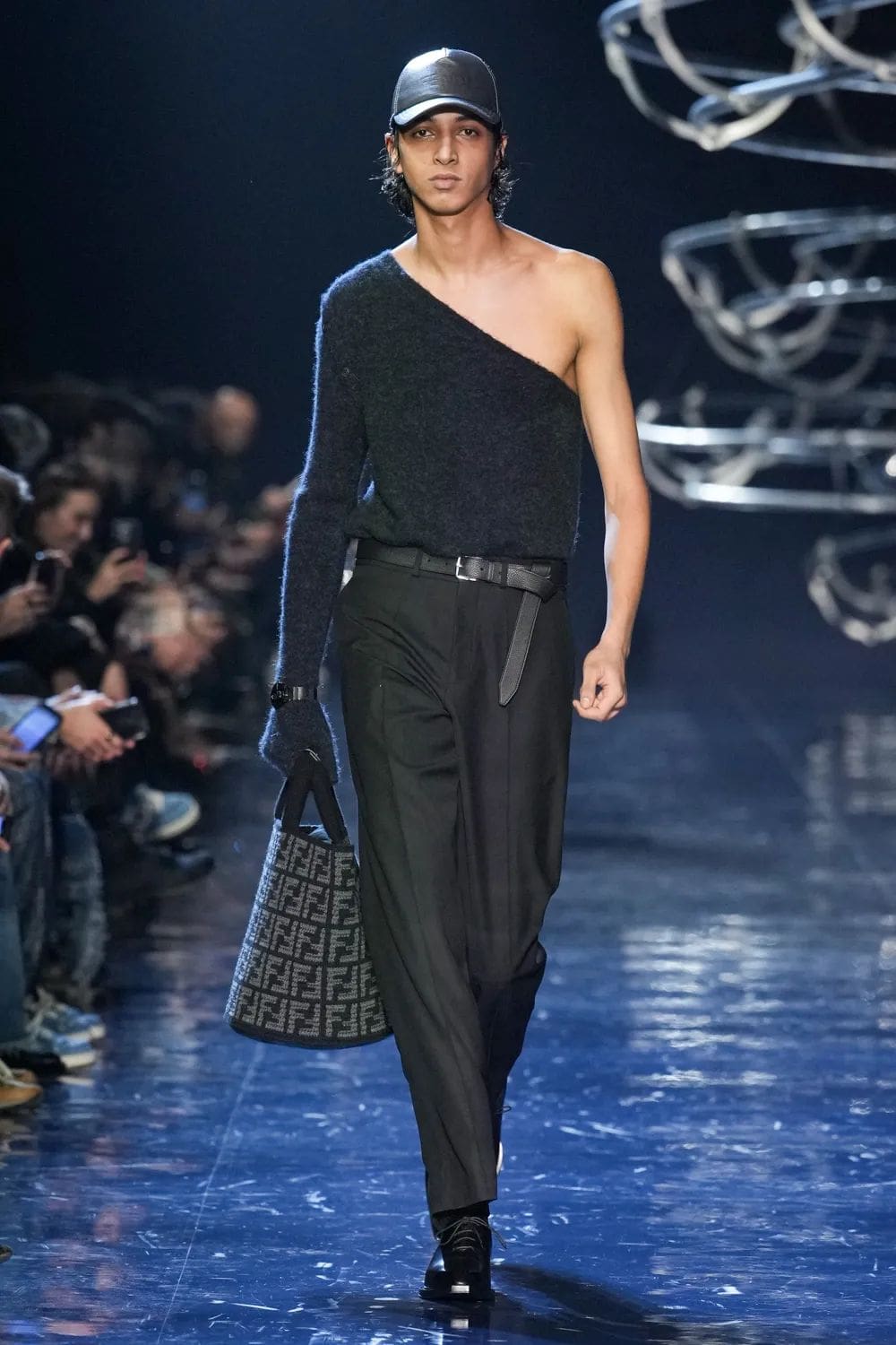 Fendi Automne Hiver 2023 2024 Mode Homme Runway Magazine 26