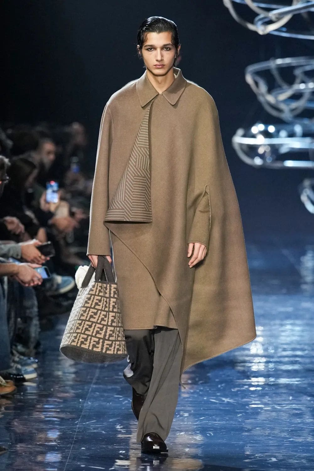 Fendi Automne Hiver 2023 2024 Mode Homme Runway Magazine 30