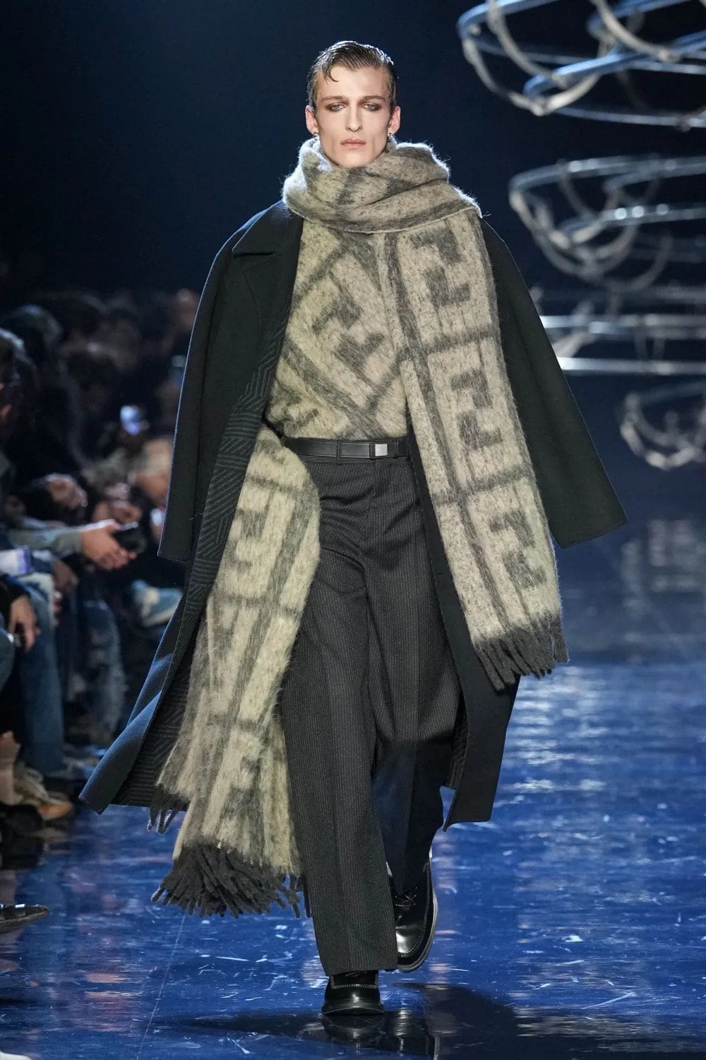 Fendi Automne Hiver 2023 2024 Mode Homme Runway Magazine 39