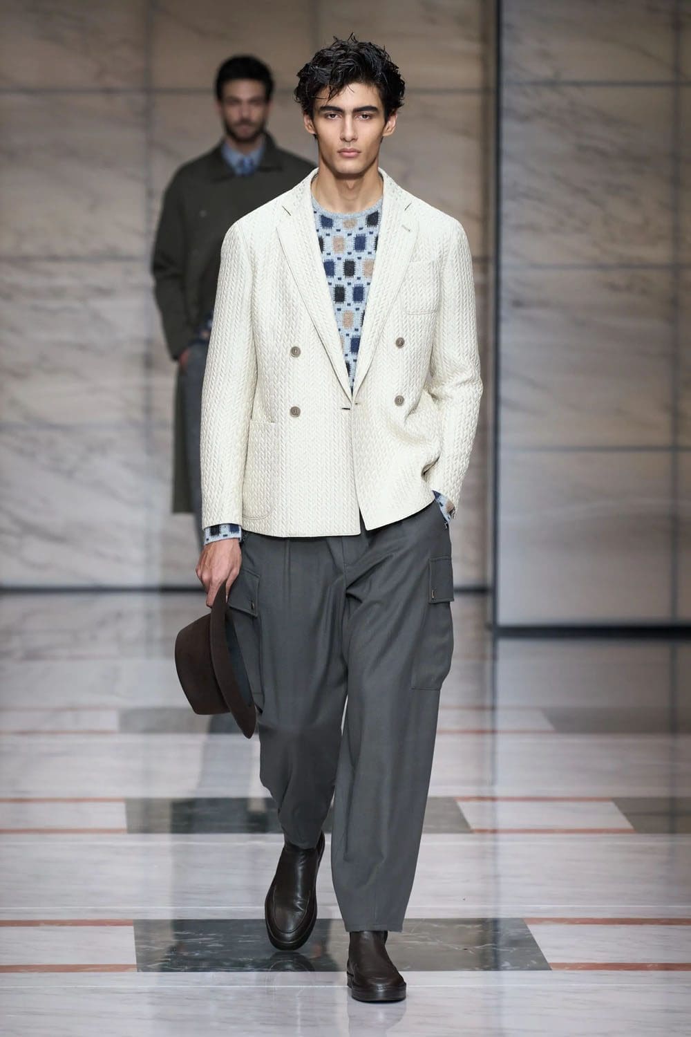 Giorgio Armani Automne Hiver 2023 2024 Mode Homme Runway Magazine 10