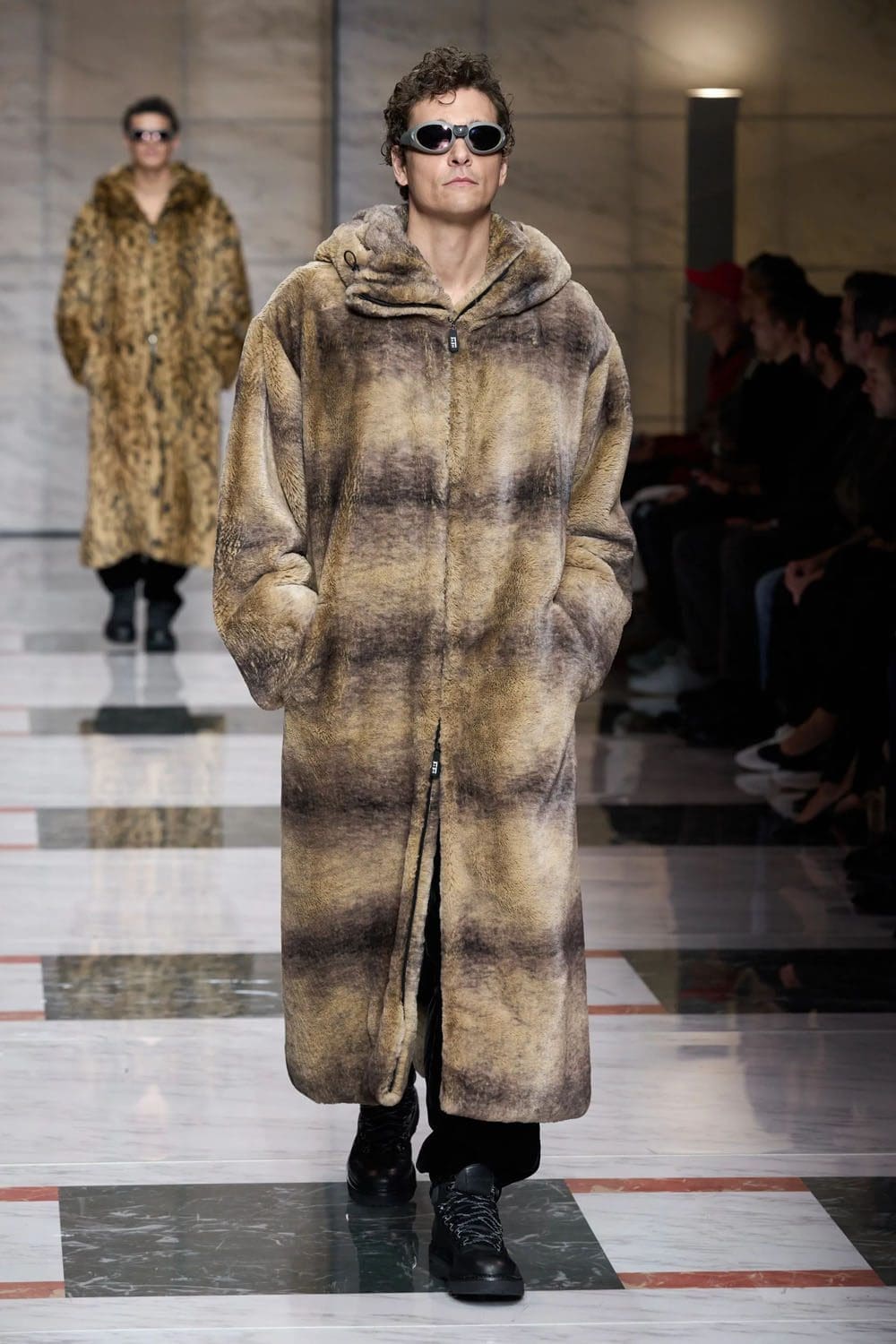 Giorgio Armani Automne Hiver 2023 2024 Mode Homme Runway Magazine 12