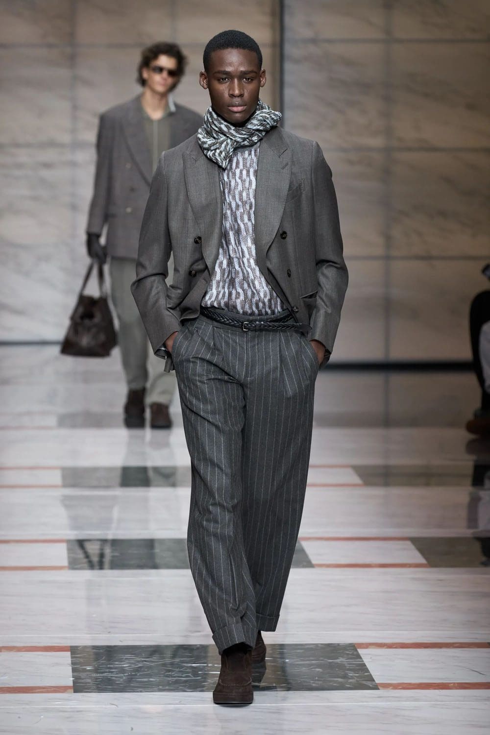 Giorgio Armani Automne Hiver 2023 2024 Mode Homme Runway Magazine 14