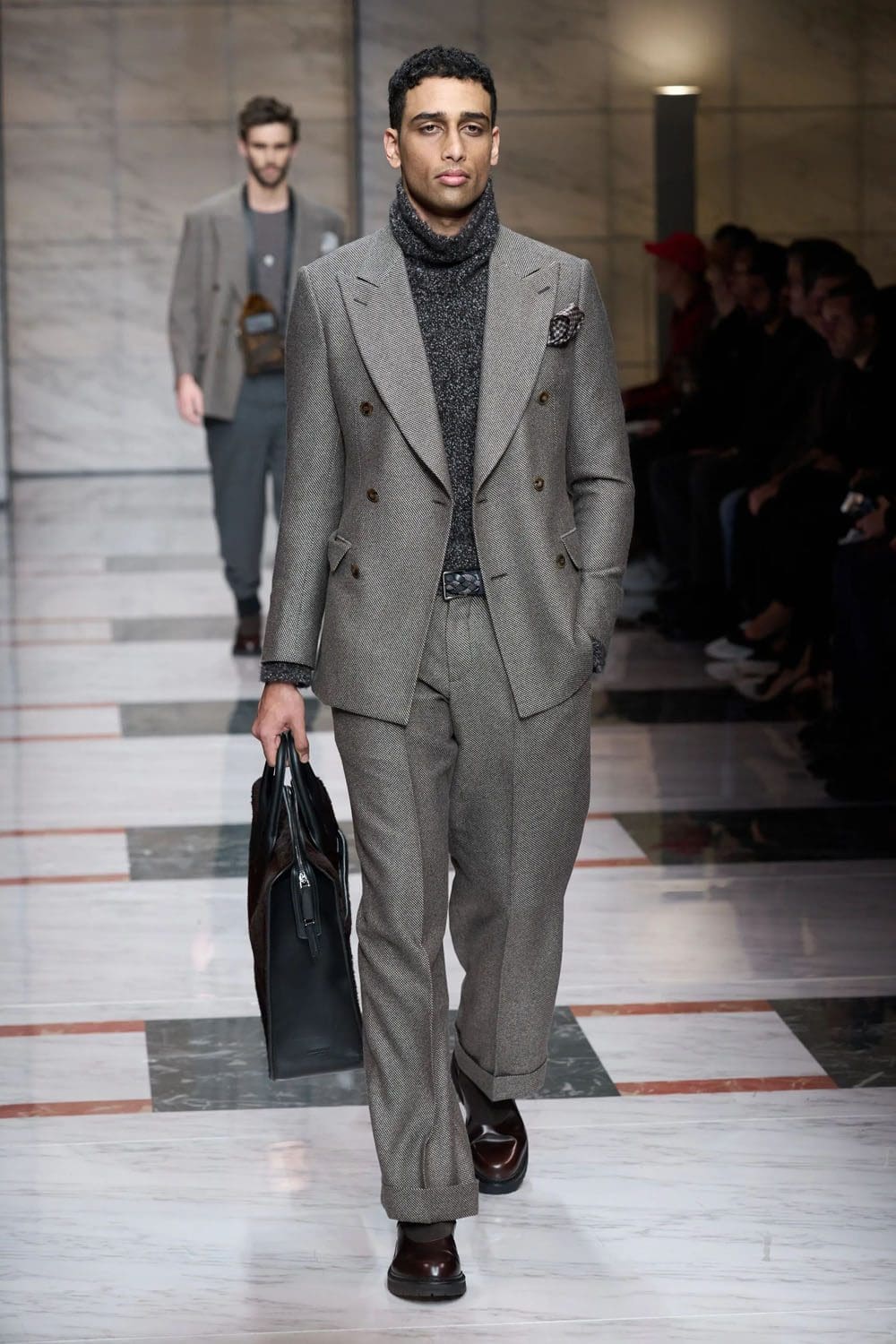 Giorgio Armani Automne Hiver 2023 2024 Mode Homme Runway Magazine 16