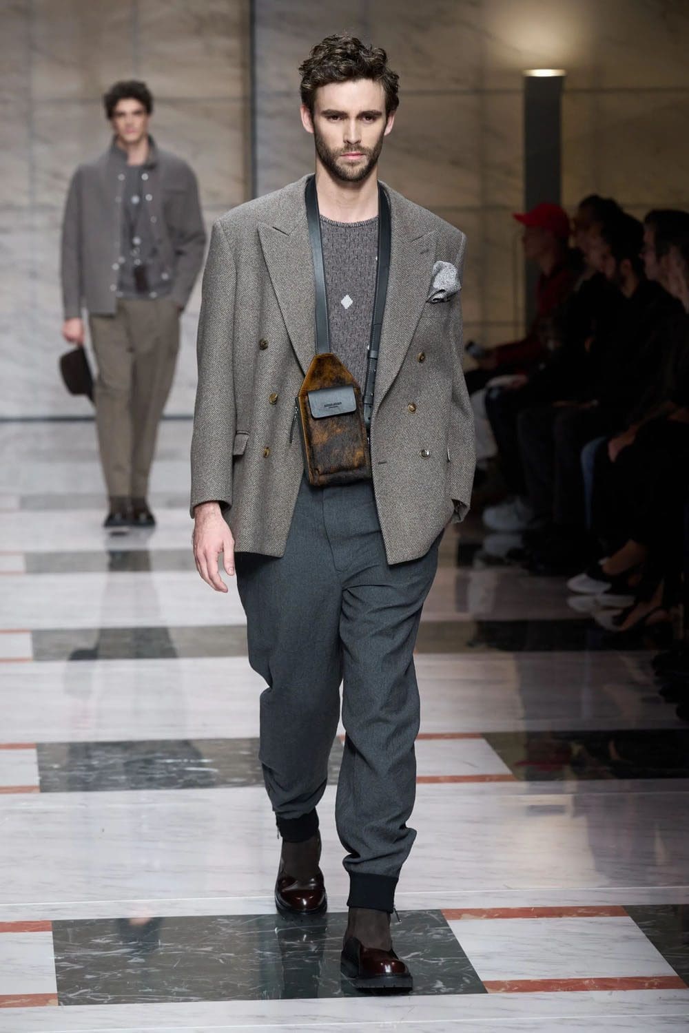 Giorgio Armani Automne Hiver 2023 2024 Mode Homme Runway Magazine 17