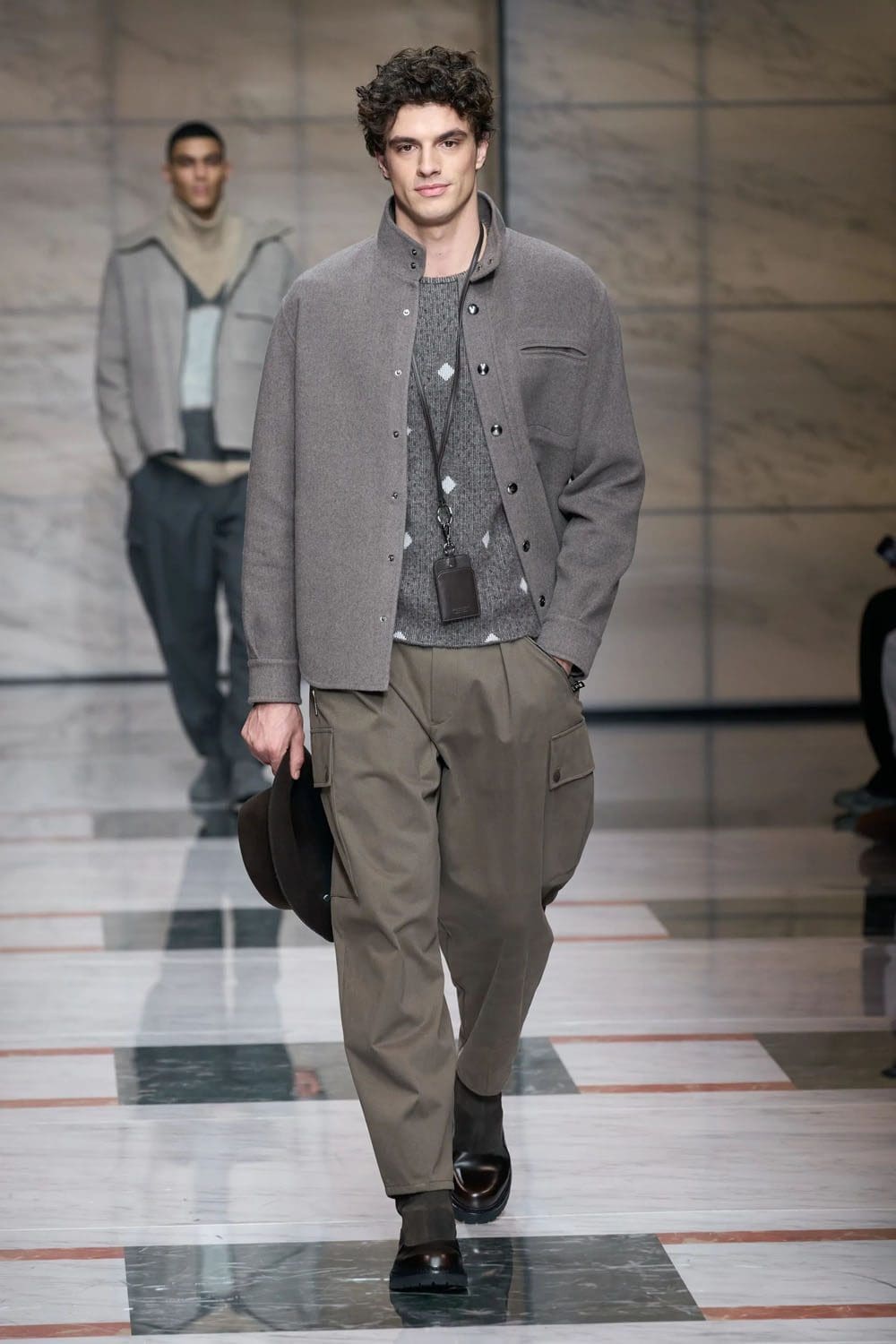 Giorgio Armani Automne Hiver 2023 2024 Mode Homme Runway Magazine 18