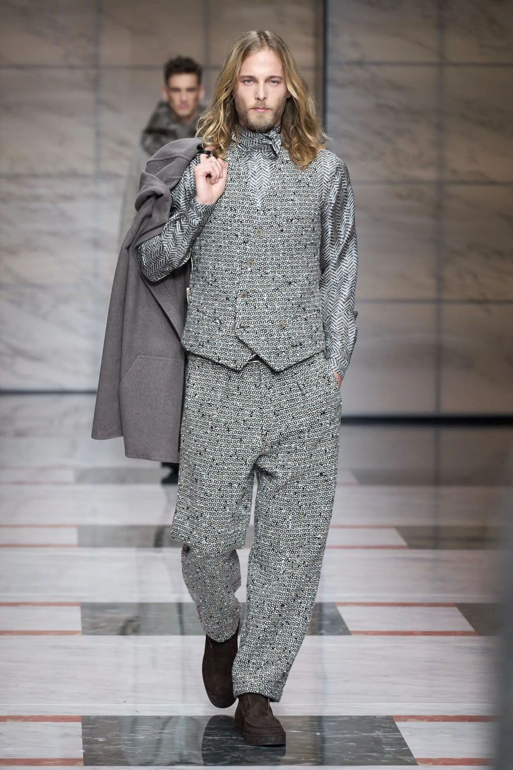 Giorgio Armani Automne Hiver 2023 2024 Mode Homme Runway Magazine 2