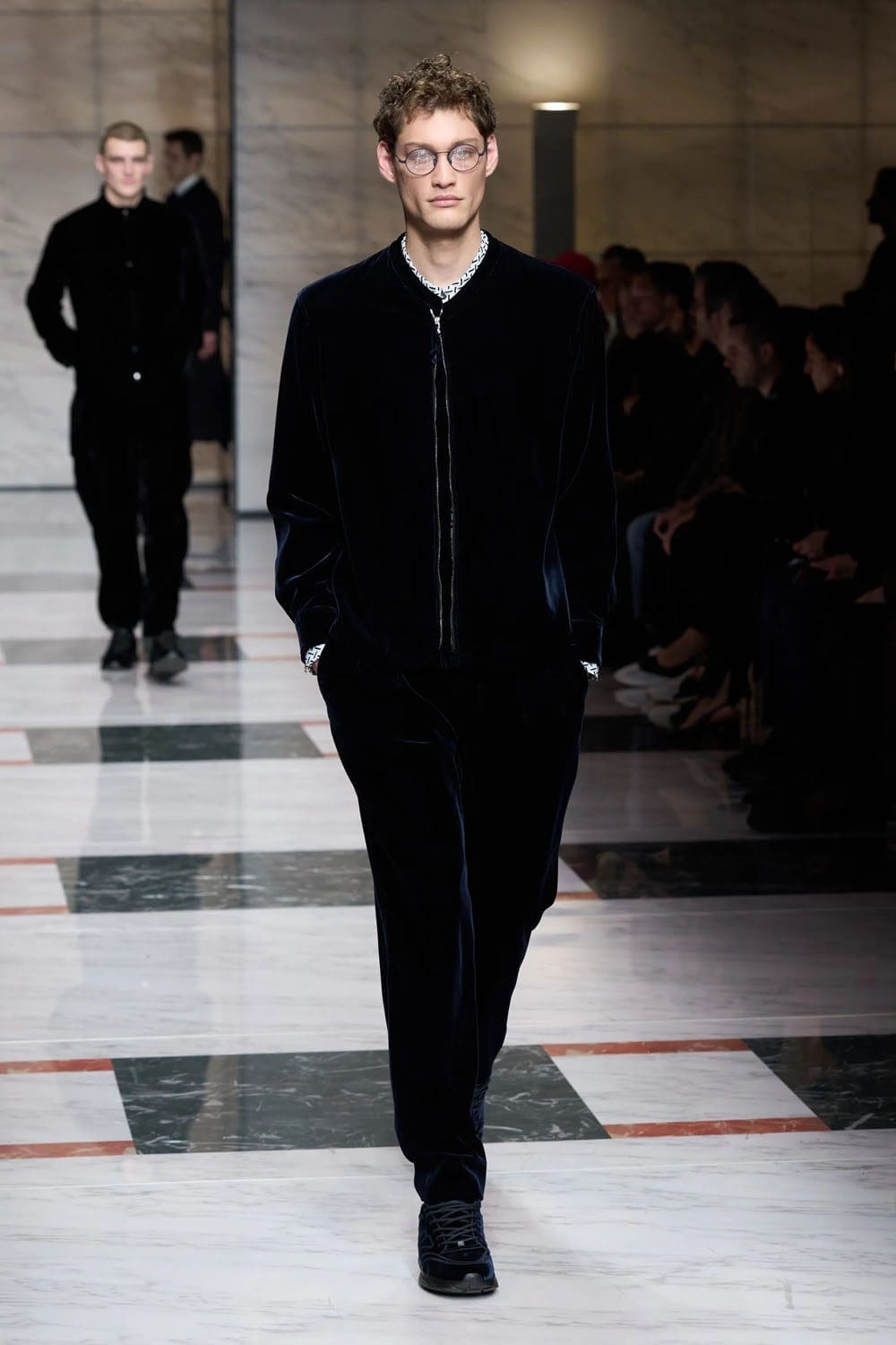 Giorgio Armani Automne Hiver 2023 2024 Mode Homme Runway Magazine 47