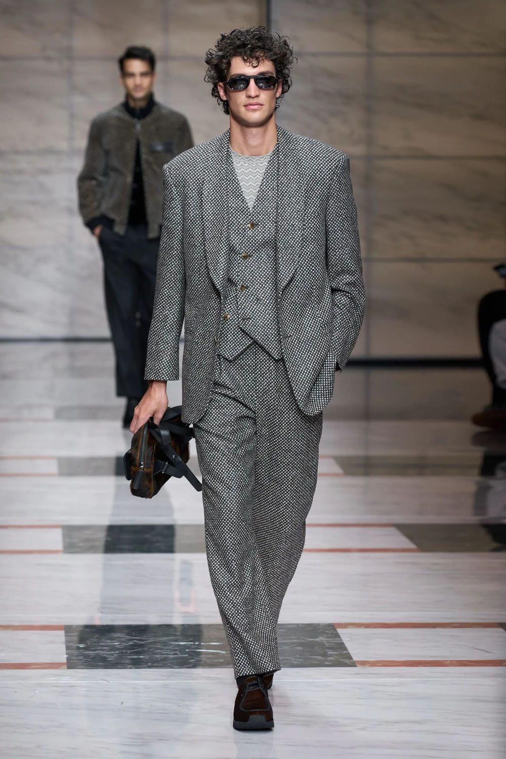 Giorgio Armani Automne Hiver 2023 2024 Mode Homme Runway Magazine 5