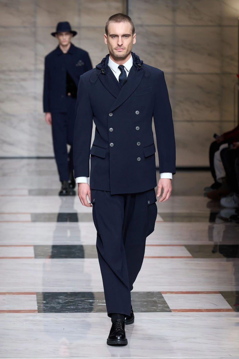 Giorgio Armani Automne Hiver 2023 2024 Mode Homme Runway Magazine 50