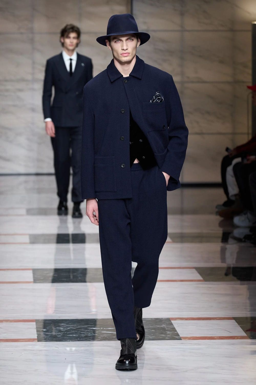 Giorgio Armani Automne Hiver 2023 2024 Mode Homme Runway Magazine 51