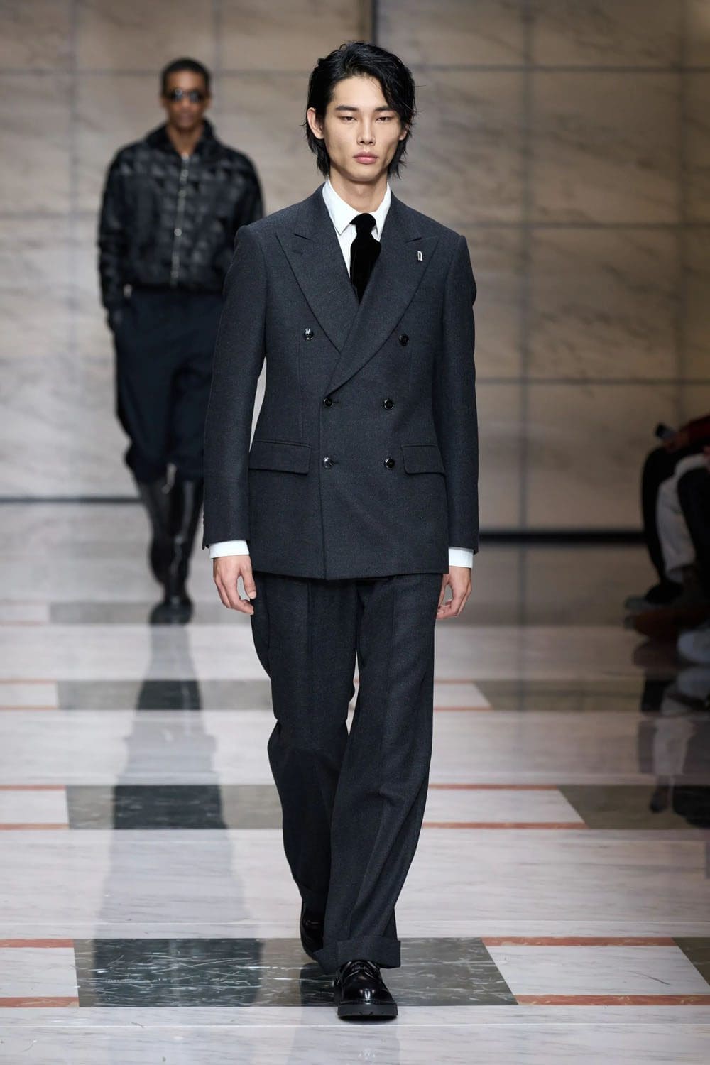 Giorgio Armani Automne Hiver 2023 2024 Mode Homme Runway Magazine 53