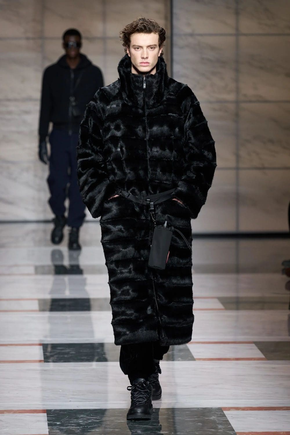Giorgio Armani Automne Hiver 2023 2024 Mode Homme Runway Magazine 55