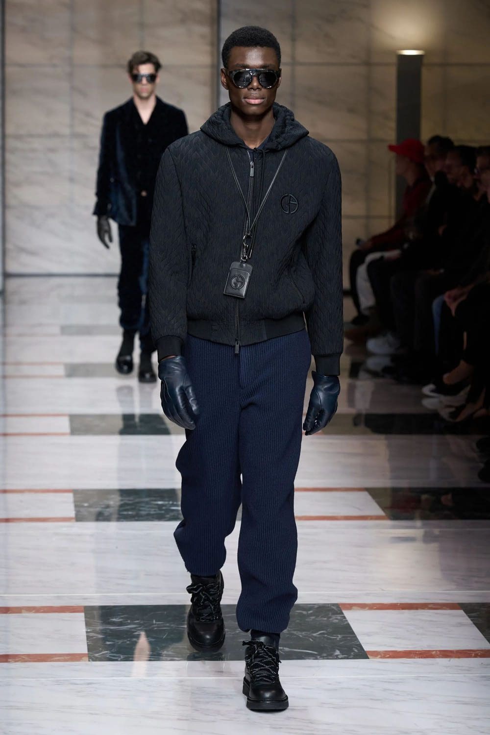 Giorgio Armani Otoño Invierno 2023 2024 Moda masculina Runway Magazine 56
