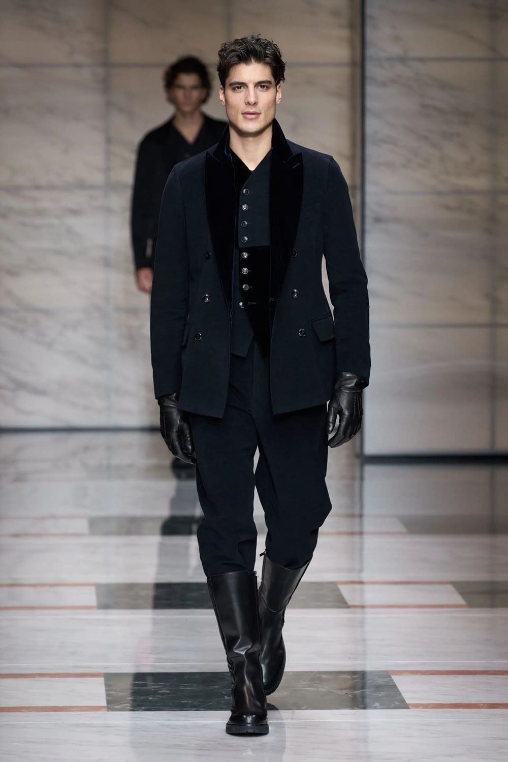 Giorgio Armani Automne Hiver 2023 2024 Mode Homme Runway Magazine 59